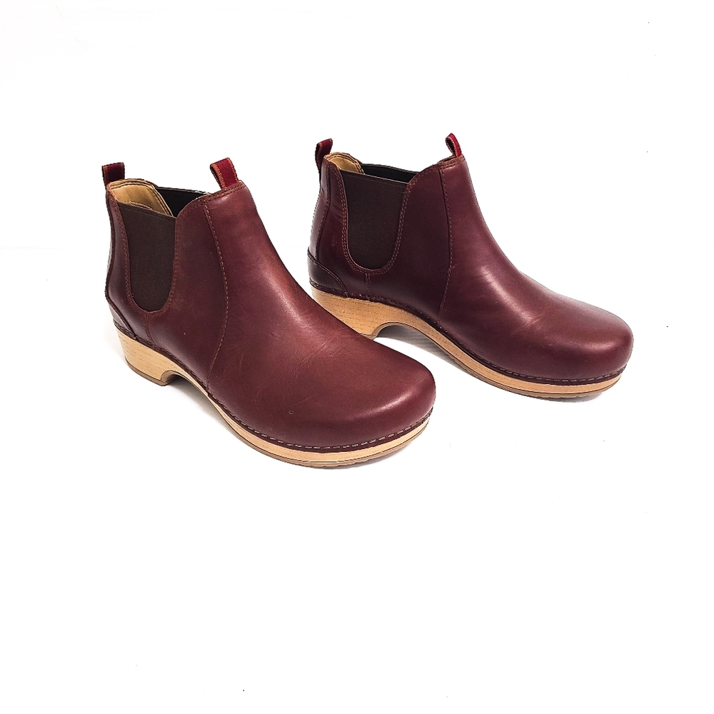 NWOT Dansko BECKA Boots in MAHOGANY Oiled Leather